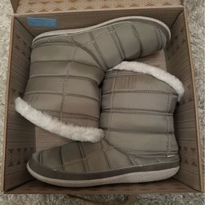 Toms quilted Inez boots booties like new condition women’s 9